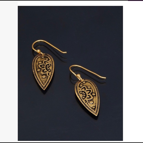 SALE ~ VERA AND CO 14-Karate Gold Sun Relief Earrings NWT - Picture 1 of 3